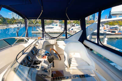 Sea Ray Flybridge - view 3