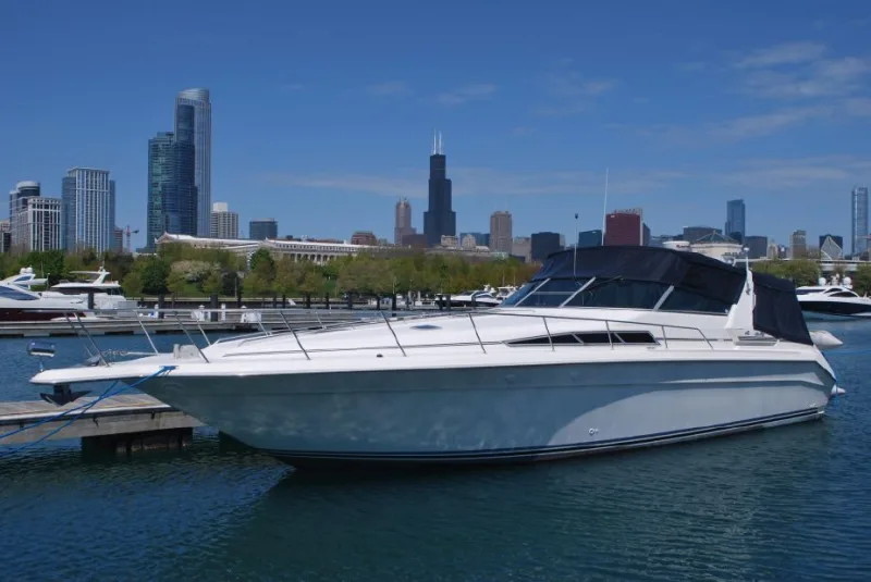 rent a 50ft Sea Ray Sundancer Yacht for a luxury boat rental in chicago