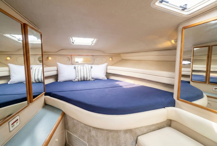 37ft Sea Ray Sundancer, Chicago yacht charter, photo 8