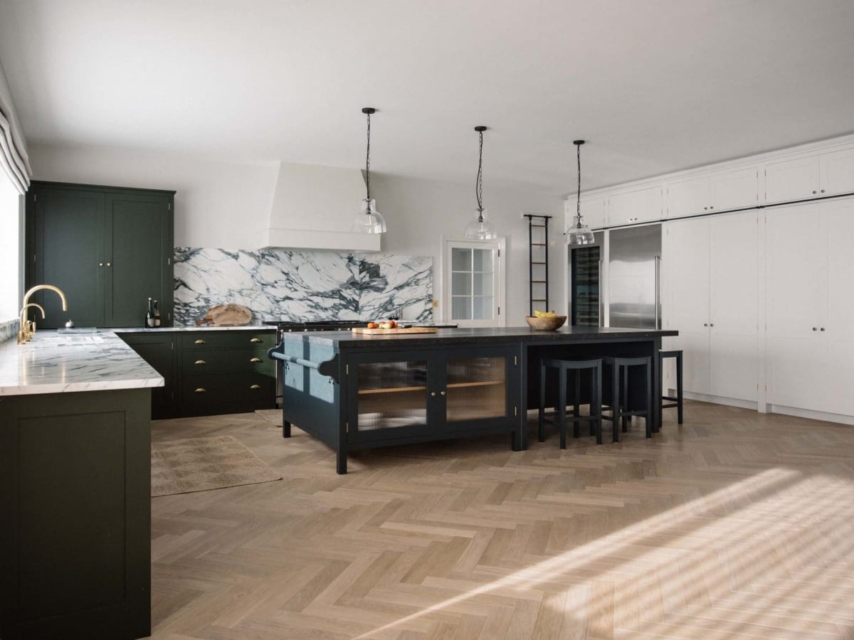 Kitchen cabinet