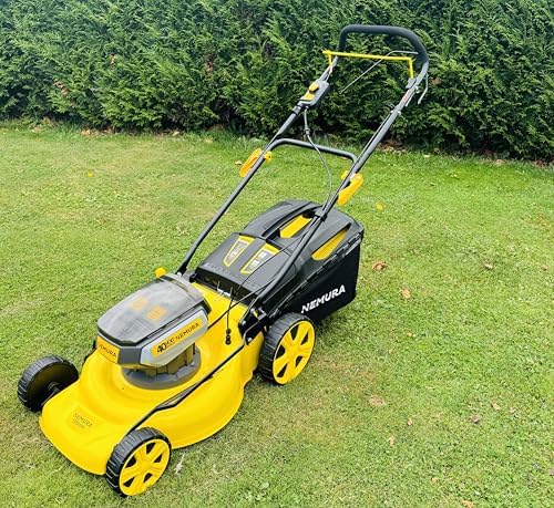 Vue 2 de Nemura Tondeuse Autotractee