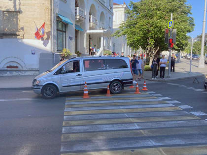 Севастопольский подросток попал в больницу, попытавшись перейти дорогу на красный свет