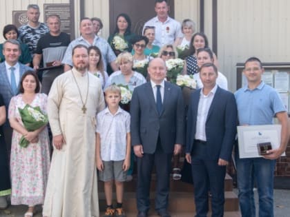 Губернатор Севастополя наградил медиков за их героизм