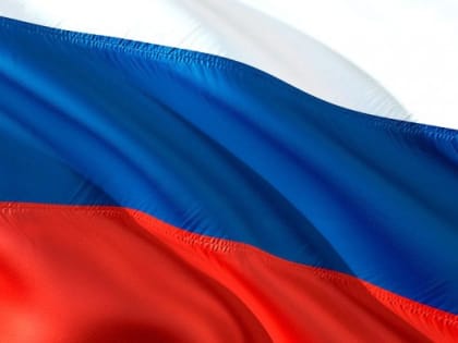 Комитет ГД одобрил проект об обязанности колледжей и вузов вывешивать флаг России