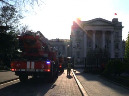 Почти 400 человек были эвакуированы при пожаре во Дворце пионеров