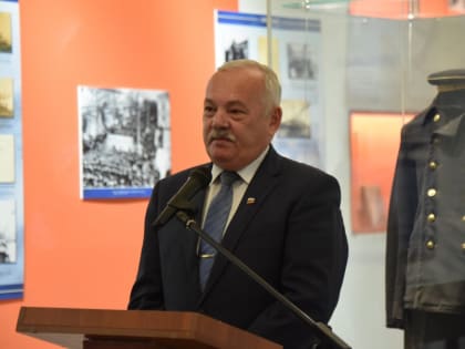 Евгений Дубовик открыл выставку, посвященную Черноморскому флоту