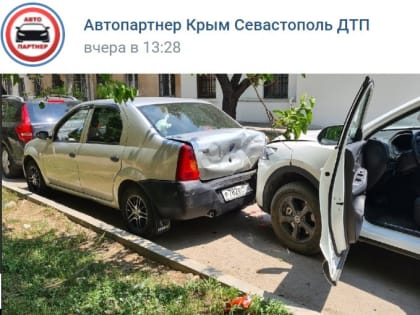 Пьяный клиент каршеринга устроил в Севастополе ДТП с припаркованными автомобилями