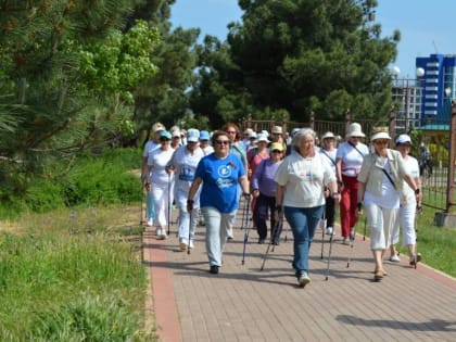 «Бодрый шаг»: в Севастополе проходят занятия по северной ходьбе