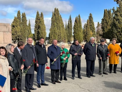 15.03.2023 на Мемориальном кладбище состоялось памятное мероприятие, посвященное 100-летию со дня рождения Героя Советского Союза Яцуненко Ивана Карповича