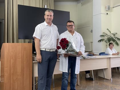 Ведущего всевидящего профессионала своего дела вся больница поздравляет!