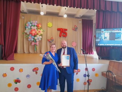 Партийцы поздравили с юбилеем школу №28 города Инкермана