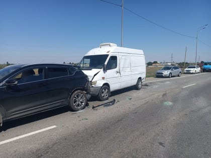 В Крыму при ДТП с семью машинами пострадали два человека [фото]