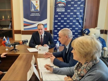 В ходе приема Дмитрий Белик обсудил с заявителями социальные темы, компенсационные выплаты и проблемы ЖКХ