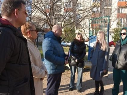 РАБОТА В ОКРУГЕ. Спикер парламента встретился с жителями домов на ул. Маринеско