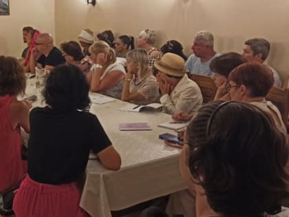 Второе занятие в воскресной школе для взрослых в храме Архистратига Божия Михаила посвятили изучению книги Бытия с 4 по 6 главы