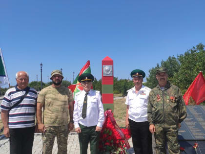 Севастопольское отделение ЛДПР поздравило пограничников с праздником