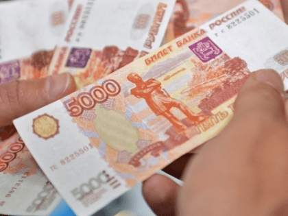 Денег нет, но россияне держатся!