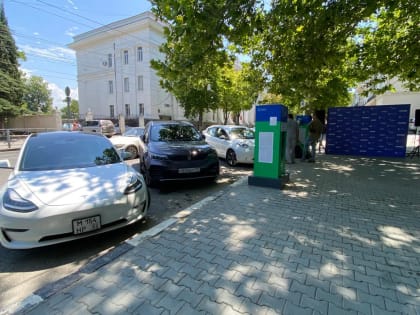 В Севастополе открыли первую станцию для быстрой зарядки электрокаров