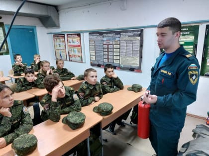 Уроки, которые запомнятся. Сотрудники МЧС проводят занятия для севастопольских школьников