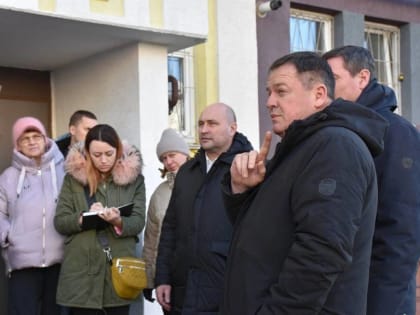 Владимир Немцев провел рабочий выезд на Камышовское шоссе, где начато строительство надземного пешеходного перехода