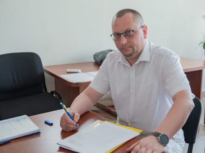 Депутат ЛДПР Артём Гордиенко представил документы в избирательную комиссию