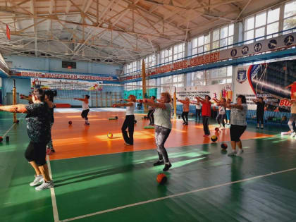 В Балаклаве проводят бесплатные фитнес-тренировки для пожилых людей при поддержке «Единой России»