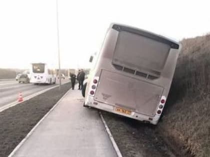 В Севастополе автобус вылетел на тротуар - водитель погиб