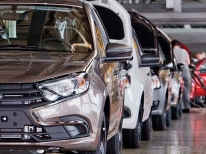 Выпуск легковых автомобилей в России по итогам 2022 года упал на 67%