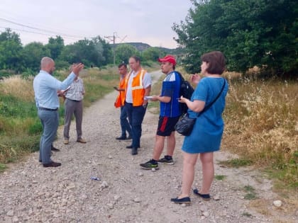 На улице Карьерной в Инкермане обсудили создание пешеходного перехода через железнодорожные пути