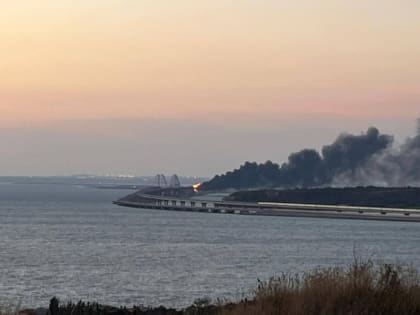 Машинист поезда и его помощник награждены за спасение состава на Крымском мосту