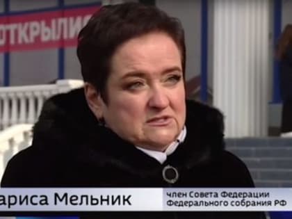 ZaМИР. Сенатор РФ Лариса Мельник приняла участие в передаче бойцам комплектов вязаных вещей