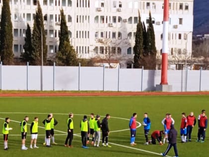 И СЛОВОМ, И ДЕЛОМ: В БАЛАКЛАВЕ СЕМИМИЛЬНЫМИ ШАГАМИ РАЗВИВАЕТСЯ ДЕТСКИЙ ФУТБОЛ!