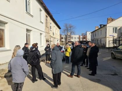 Павел Харламов встретился с жителями улицы 2-я Бастионная