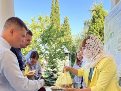 В храме святых 12-ти Апостолов провели благотворительную ярмарку «Белый цветок»