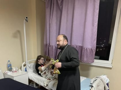 Находящиеся на излечении дети в Детском больничном комплексе получили подарки к Рождеству Христову