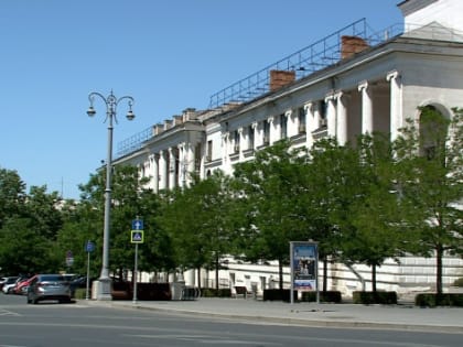 Гостиница на площади Лазарева. Можно ли безоговорочно доверять депутатам?
