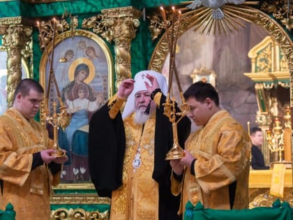 Участники IV Всероссийской научно-практической Сретенской конференции«Преображение России – обретение Будущего»  помолились у мощей святителя Луки