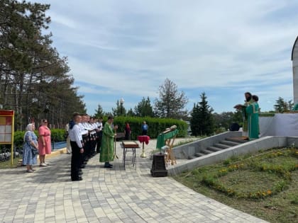 Литургия под открытым небом в храме Великомученика Георгия Победоносца на Сапун-горе