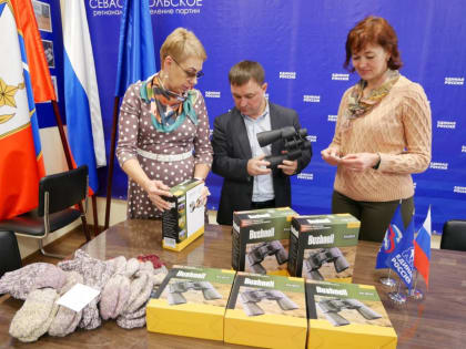 В исполком Севастопольского реготделения партии передали бинокли для участников СВО