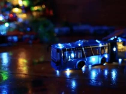 До конца января по Севастополю будет курсировать новогодний троллейбус