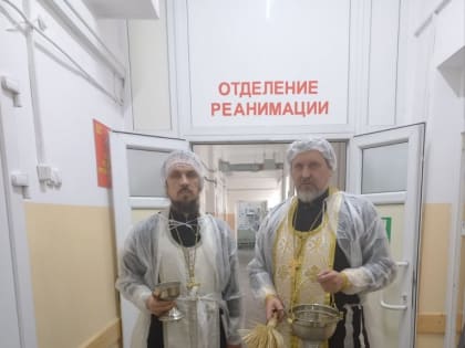 Священники Севастопольского благочиния поздравили персонал и раненых воинов  военно-клинического госпиталя с Крещением Господним