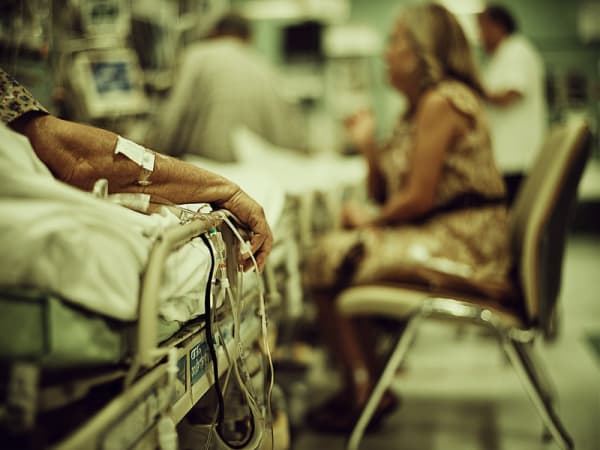 Современное лечение алкоголизма: сравнение методов детокса, кодирования и психотерапии