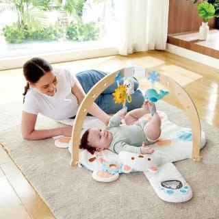 Hape Tapis d’Activités Ourson Câlin avec Arche en Bois 0-18M