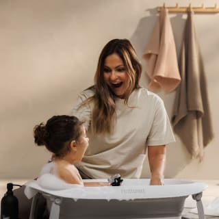 Twistshake Baignoire avec coussin + rince cheveux