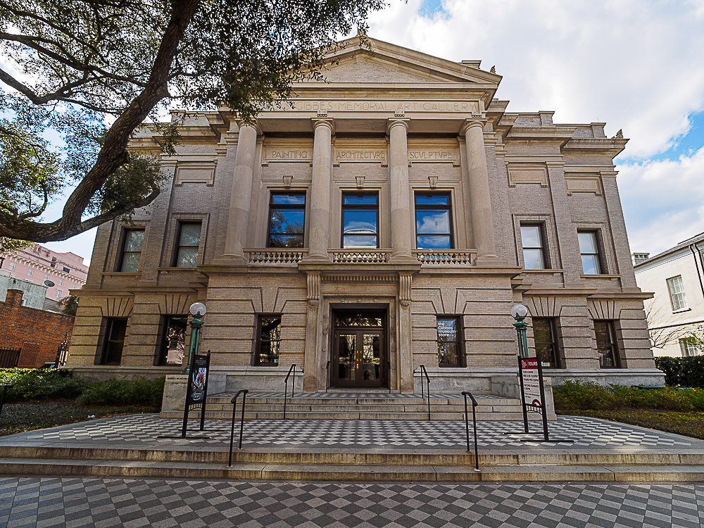 Art lovers find touring galleries and museums one of their favorite romantic things to do in Charleston, South Carolina.