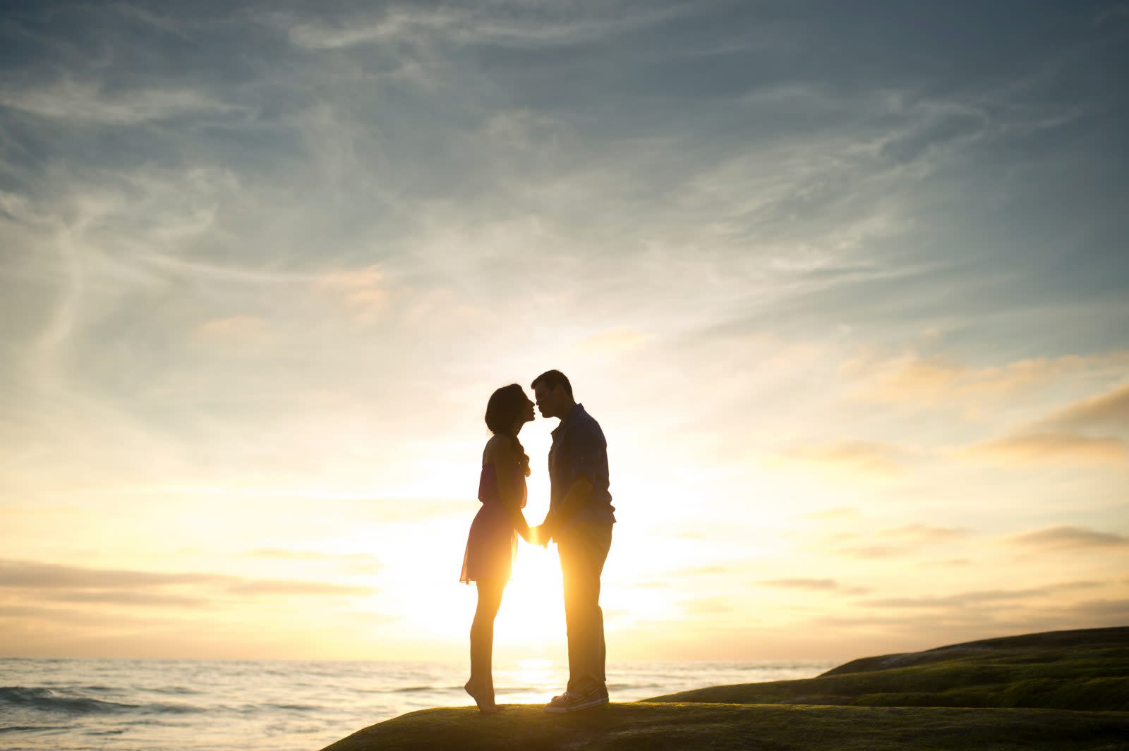 Wondering where to get engaged, elope or have your wedding, or honeymoon? Charleston, South Carolina is the most beautiful place to get married.