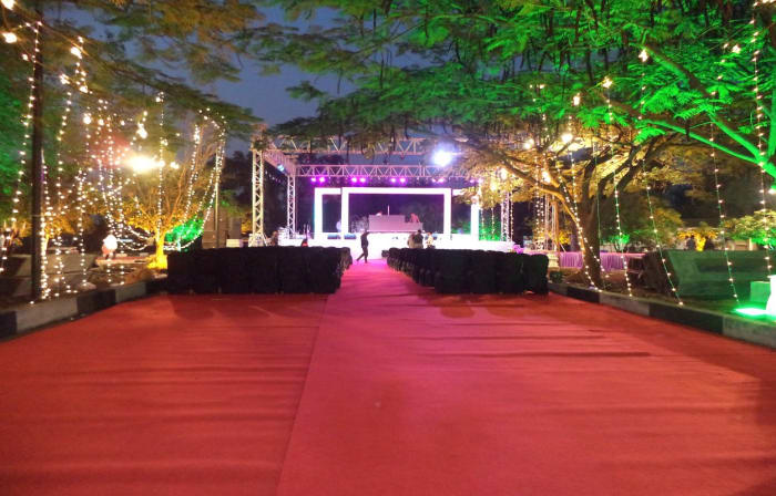 Eagleton Golf Resort Bangalore wedding couple portrait on scenic golf course backdrop — Panigrahana