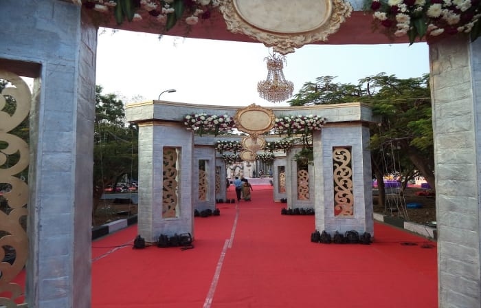 Eagleton Golf Resort Bangalore outdoor wedding baraat procession with 800-guest lawn capacity — Panigrahana
