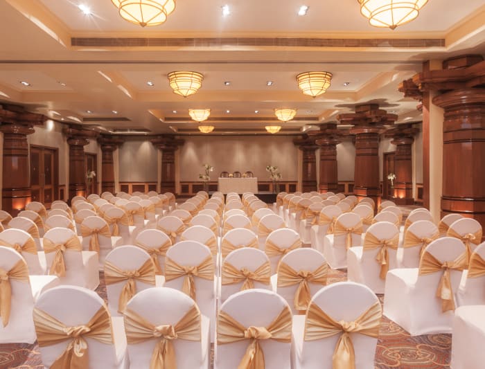 Vivanta Bengaluru Residency Road hotel wedding ceremony in Gardenside outdoor lawn — Panigrahana