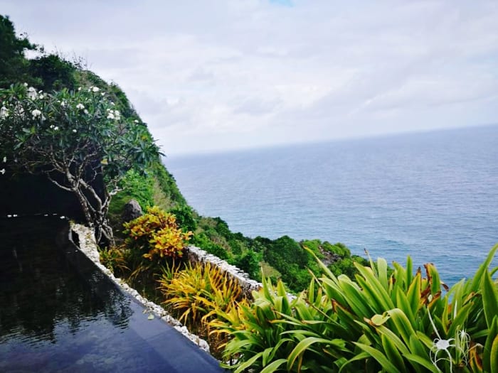 Bvlgari Resort Bali clifftop infinity pool and ocean terrace for intimate wedding — Panigrahana